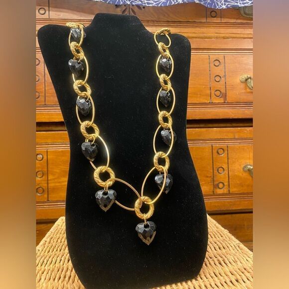 QUEEN'S COURT - Variety Of Necklace - Picture 1 of 3